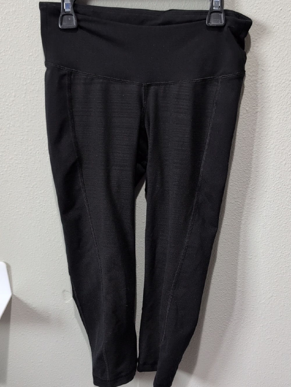 Old Navy Black Active Cropped Leggings